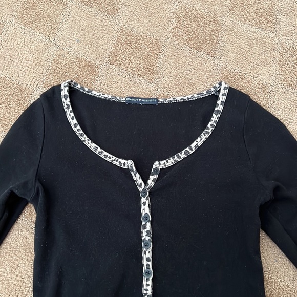 Brandy Melville crop top long sleeve button up - Picture 2 of 5